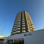 Beira Mar, Com Garagem E Piscina. * Portimão