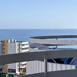 Beira Mar, Com Garagem E Piscina.