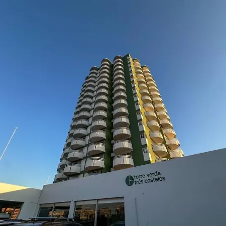 Beira Mar, Com Garagem E Piscina. * Portimão