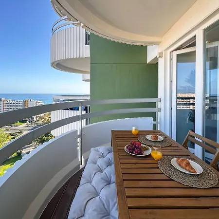 Beira Mar, Com Garagem E Piscina. Portimão