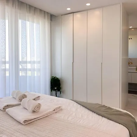 Apartmán Beira Mar, Com Garagem E Piscina. *