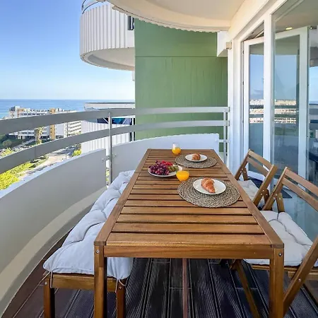 Beira Mar, Com Garagem E Piscina. Apartmán