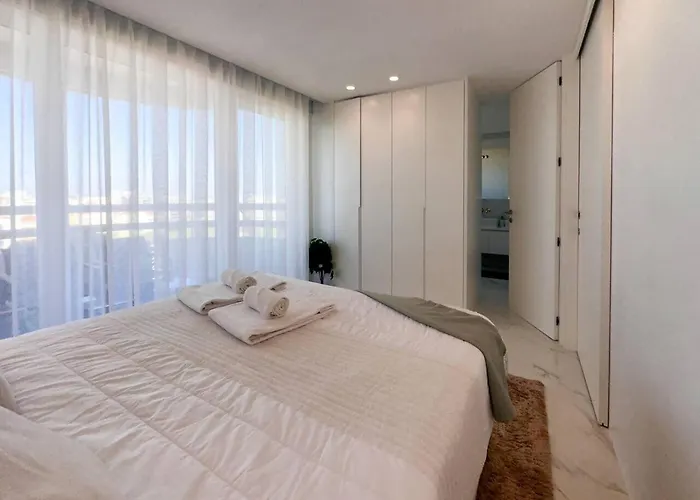 Apartament Beira Mar, Com Garagem E Piscina. *