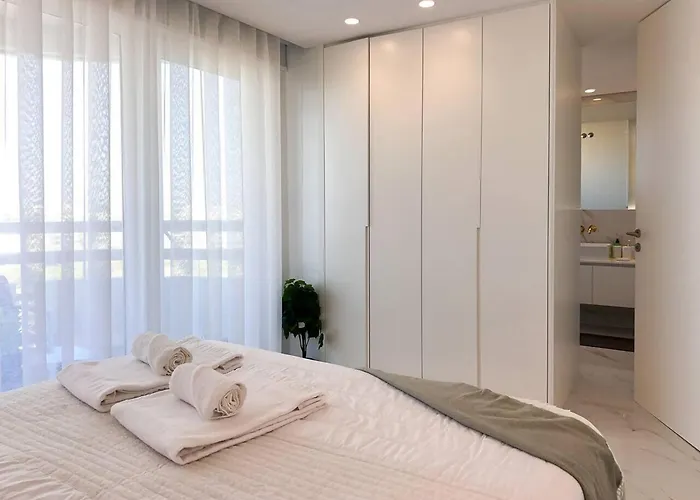 Apartament Beira Mar, Com Garagem E Piscina. *