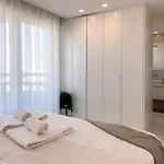 شقة Beira Mar, Com Garagem E Piscina. *