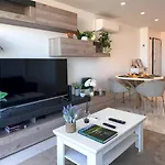 Beira Mar, Com Garagem E Piscina. شقة