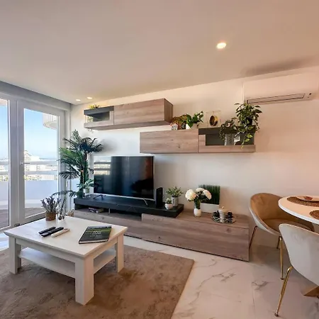 公寓 Beira Mar, Com Garagem E Piscina.
