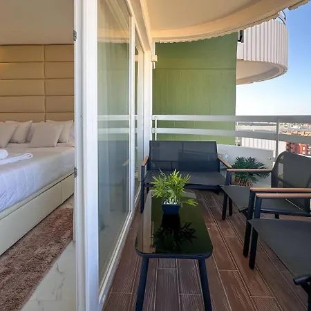 公寓 Beira Mar, Com Garagem E Piscina.