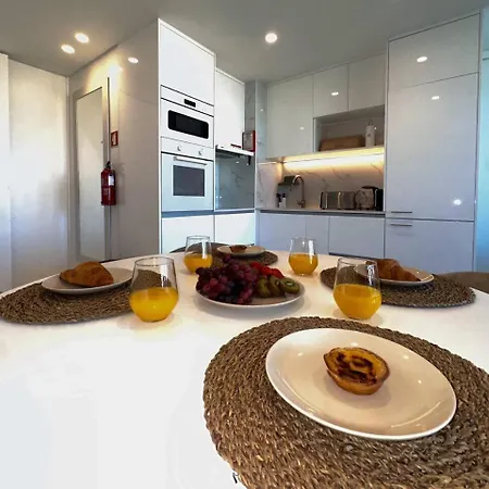 Daire Beira Mar, Com Garagem E Piscina