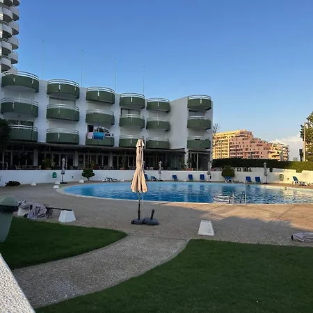Beira Mar, Com Garagem E Piscina. * Portimao