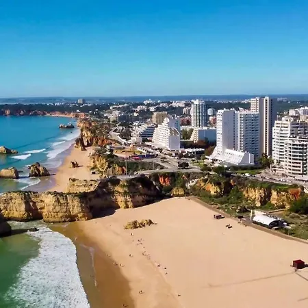 Beira Mar, Com Garagem E Piscina.