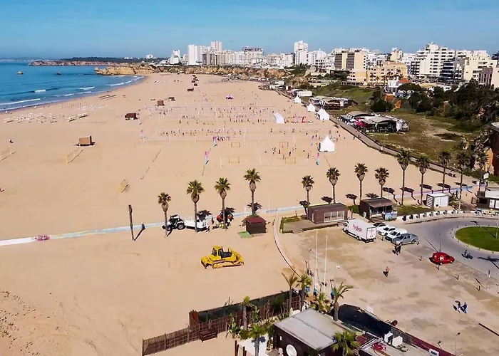 Beira Mar, Com Garagem E Piscina. Apartment