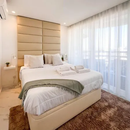 Beira Mar, Com Garagem E Piscina * Портиман