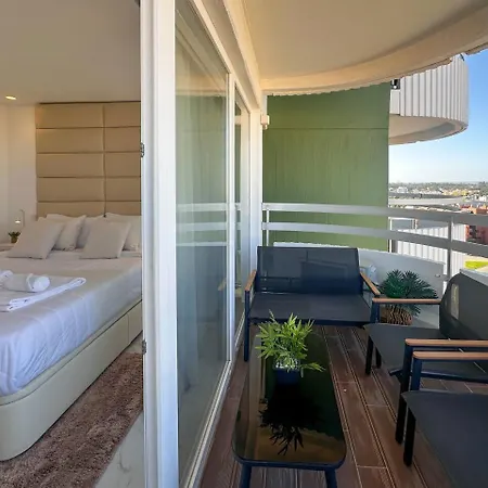 Beira Mar, Com Garagem E Piscina