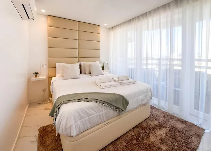 Beira Mar, Com Garagem E Piscina. * Портиман