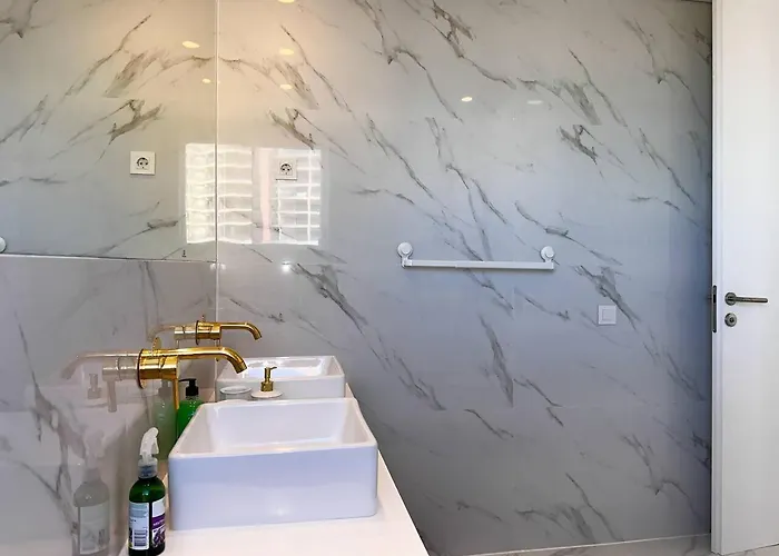 Beira Mar, Com Garagem E Piscina. * Портиман