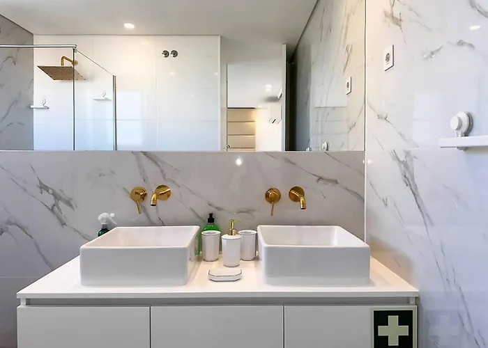 Beira Mar, Com Garagem E Piscina. Апартаменты Портиман