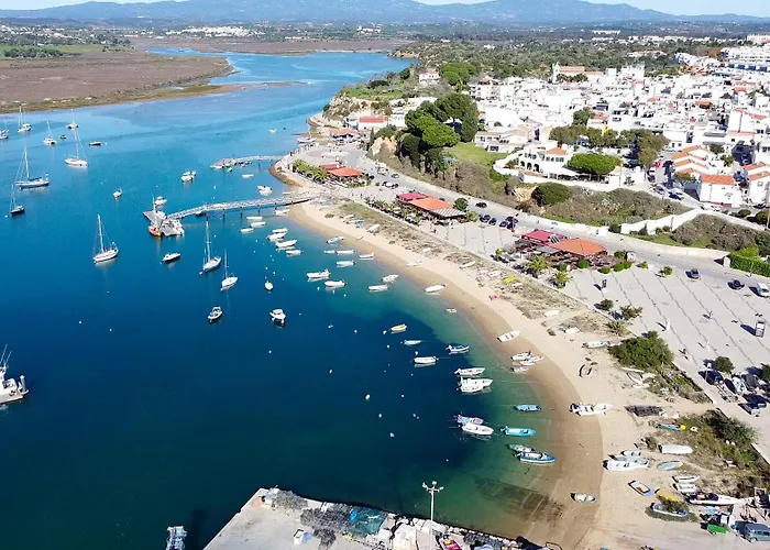 Апартаменты Beira Mar, Com Garagem E Piscina.