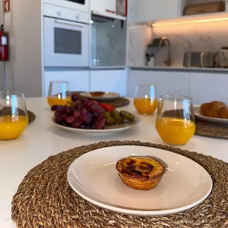 Beira Mar, Com Garagem E Piscina