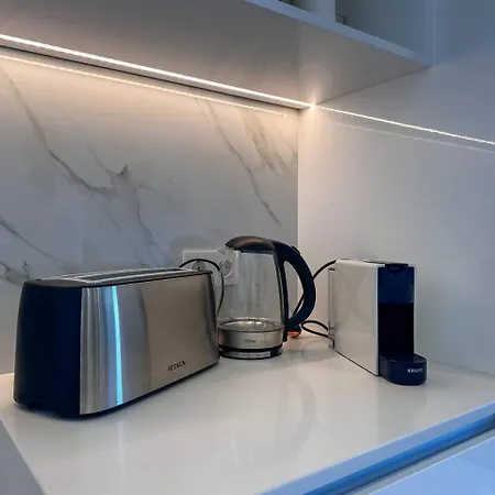 Beira Mar, Com Garagem E Piscina * Portimão